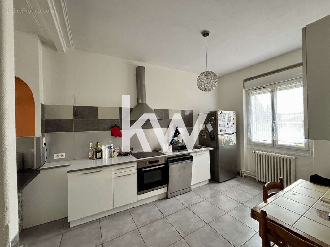 Maison 131 m² à Saint-Genest-Lerpt  - photo 6