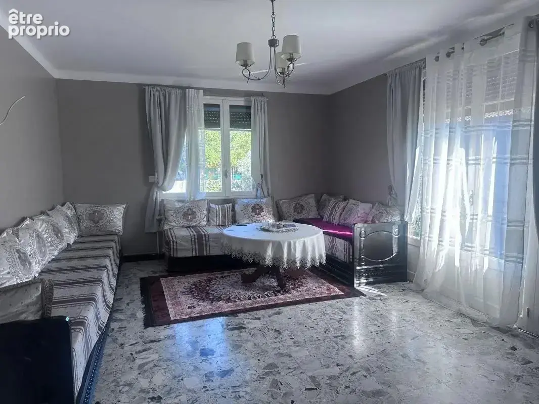 Maison de 160 m2 avec jardin de 844m2 au calme À Vendre - photo 18