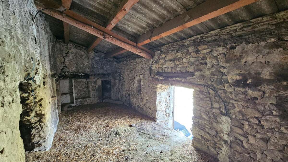 Maison de hameau avec deux appartements +  terrain, à Bargème - photo 15