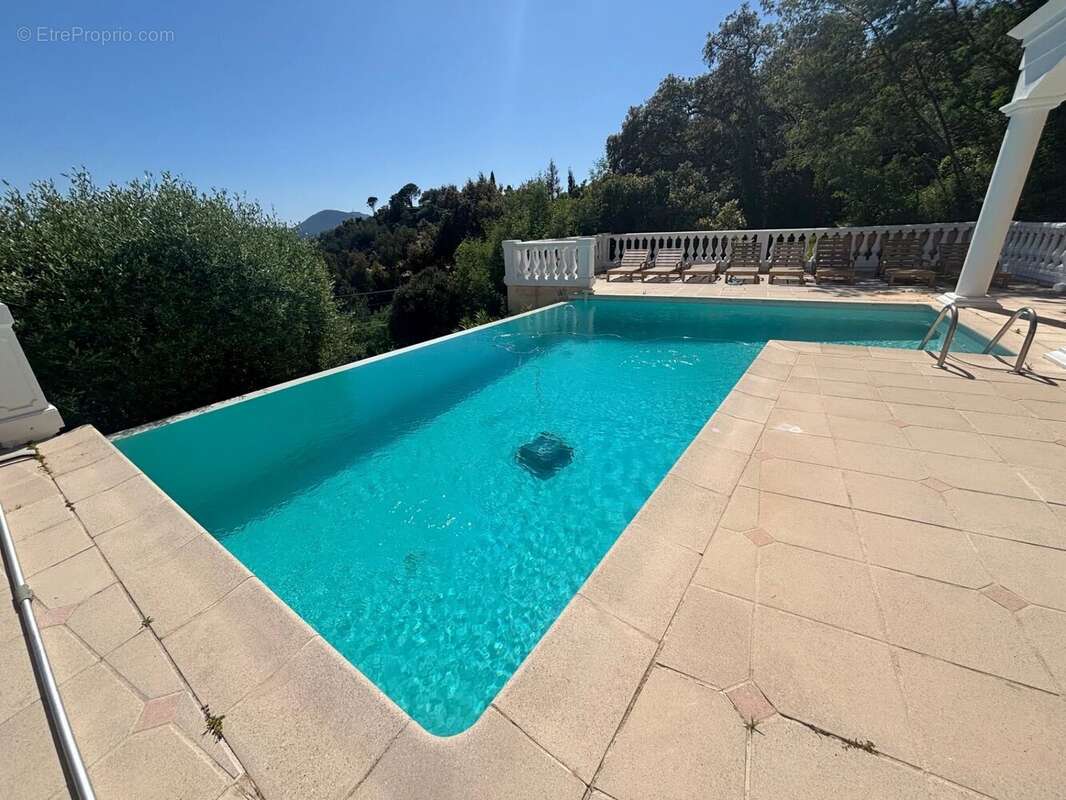 Maison à MANDELIEU-LA-NAPOULE