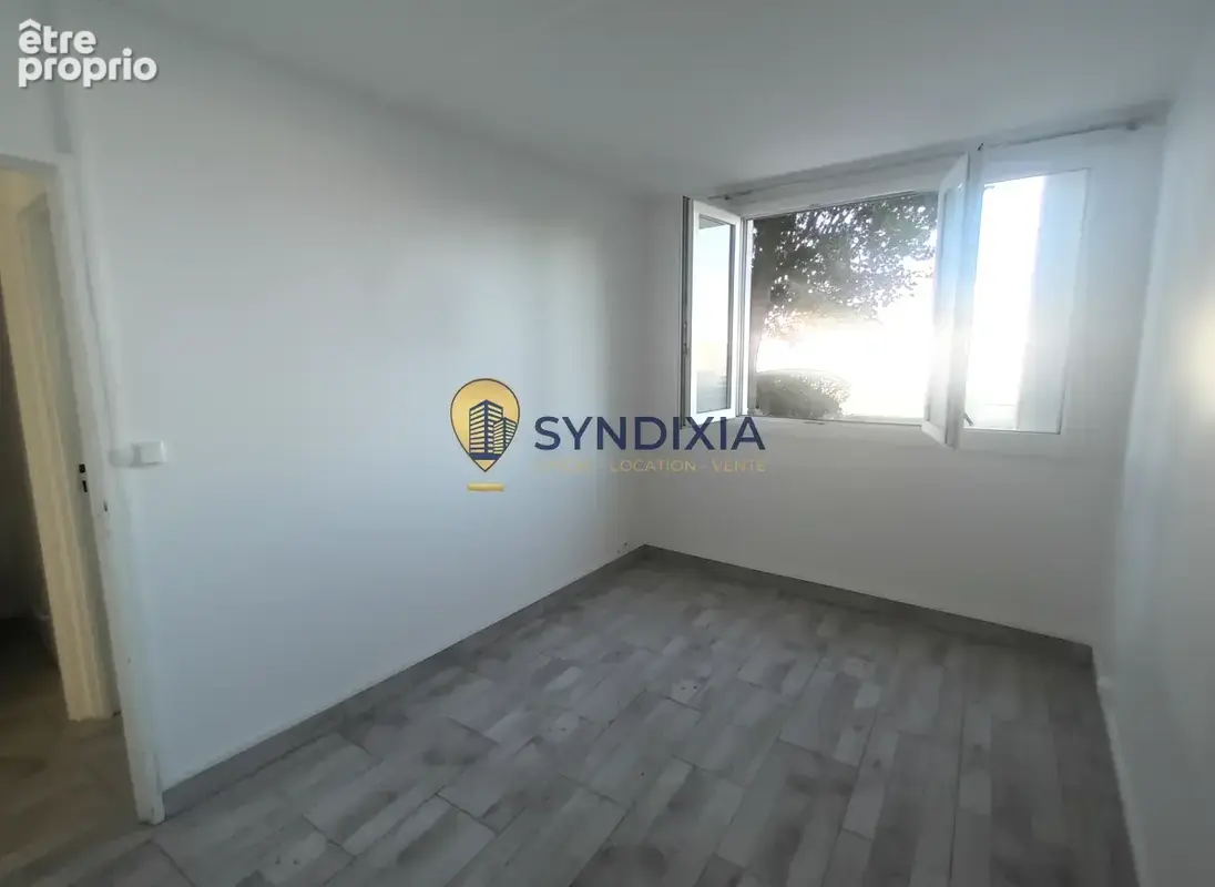 Appartement 3 pièces en RDC entièrement rénové avec garage privé - photo 7