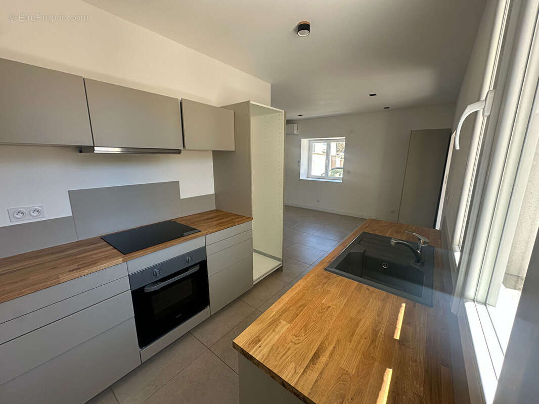 Appartement à GREZIEU-LA-VARENNE