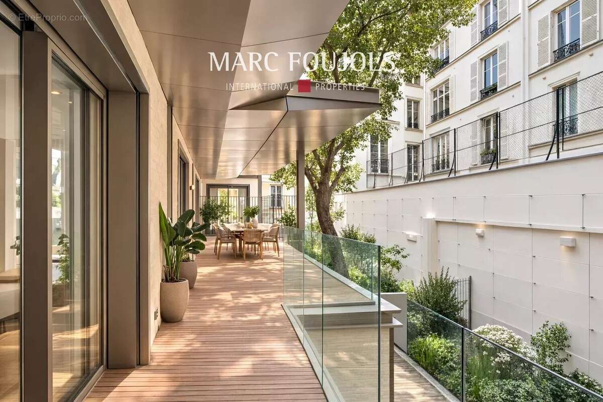 Appartement à PARIS-8E