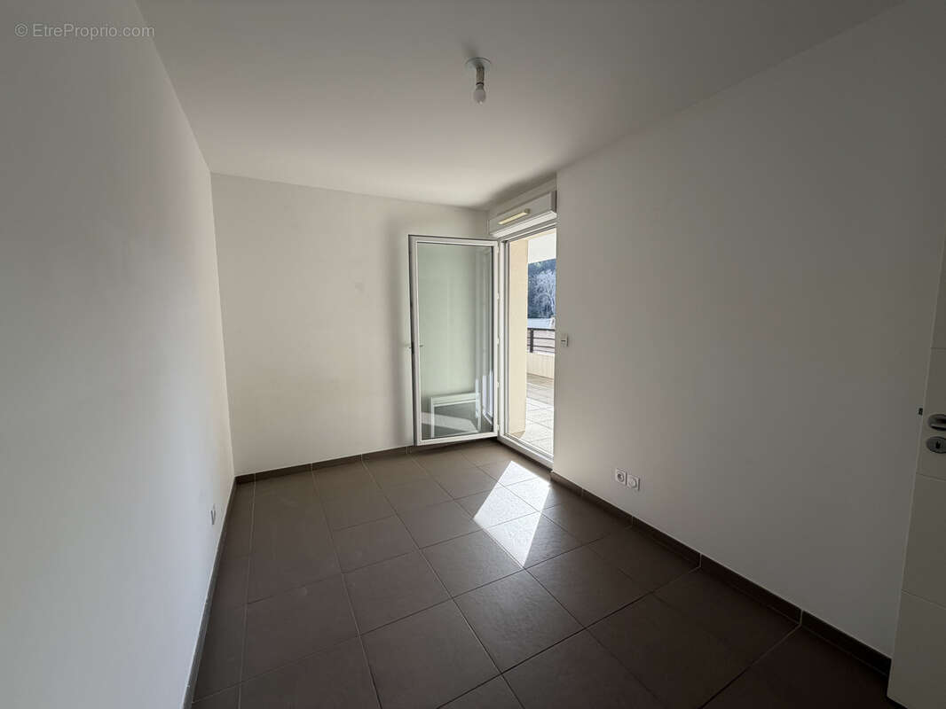 Appartement T3 avec Terrasse, Piscine et double box - Les Camoins 13011 - photo 6
