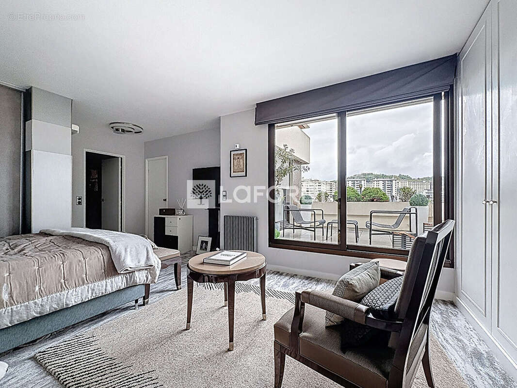 Appartement à SURESNES