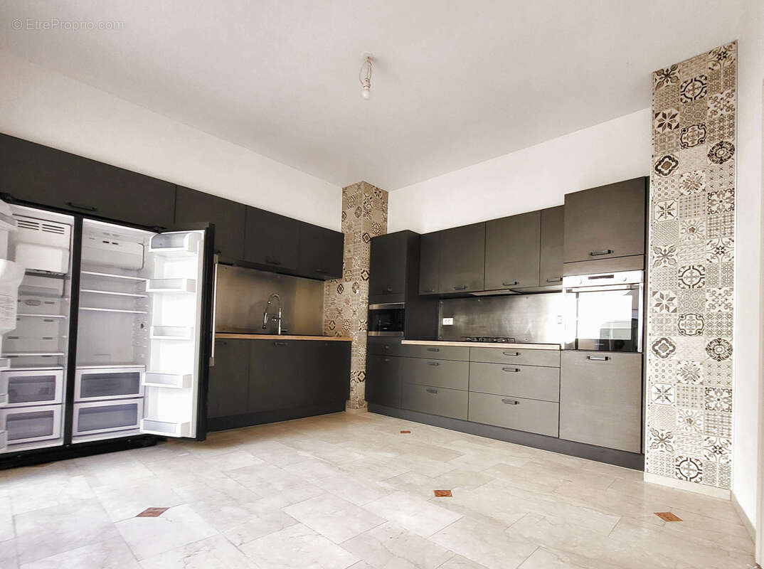 Maison à SAINT-LAURENT-D'AIGOUZE