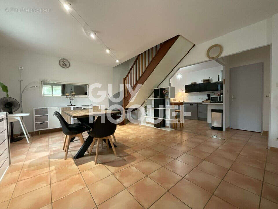 Maison à L&#039;ISLE-SUR-LA-SORGUE