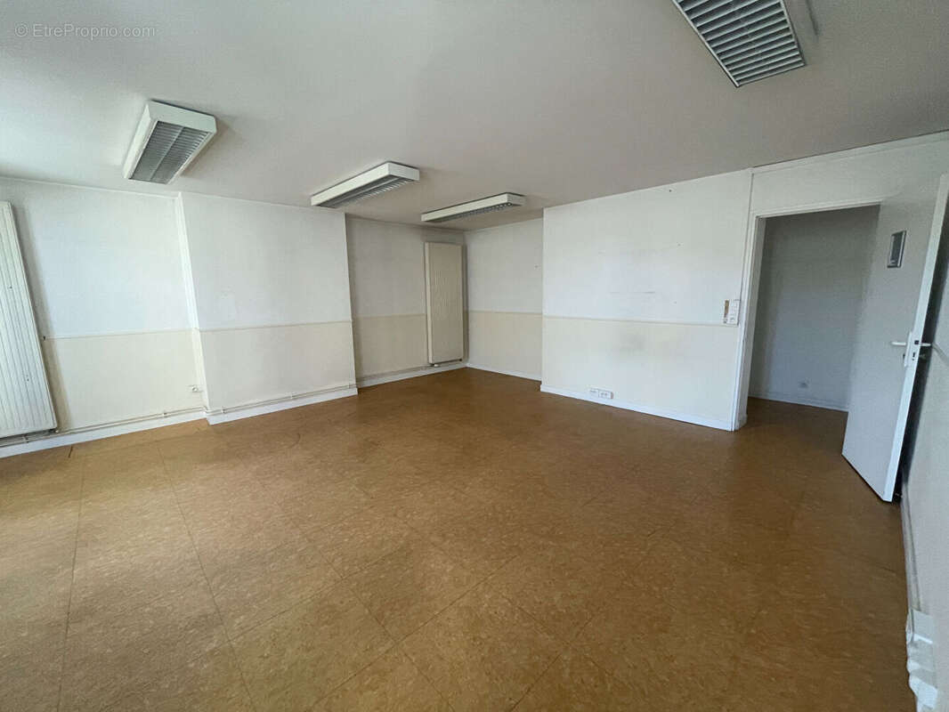 Rare immeuble en monopropriete centre ville de saumur - photo 7