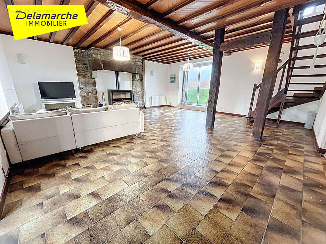 Maison à SAINT-AUBIN-DE-TERREGATTE