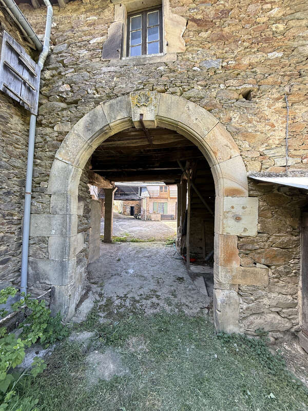 Maison à SAINT-SERNIN-SUR-RANCE