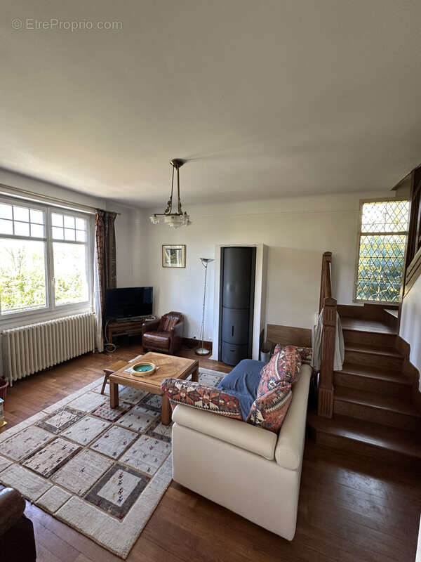 Maison à VAUX-LE-PENIL