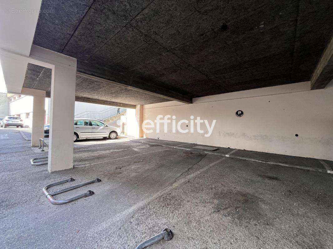 Parking à CALUIRE-ET-CUIRE