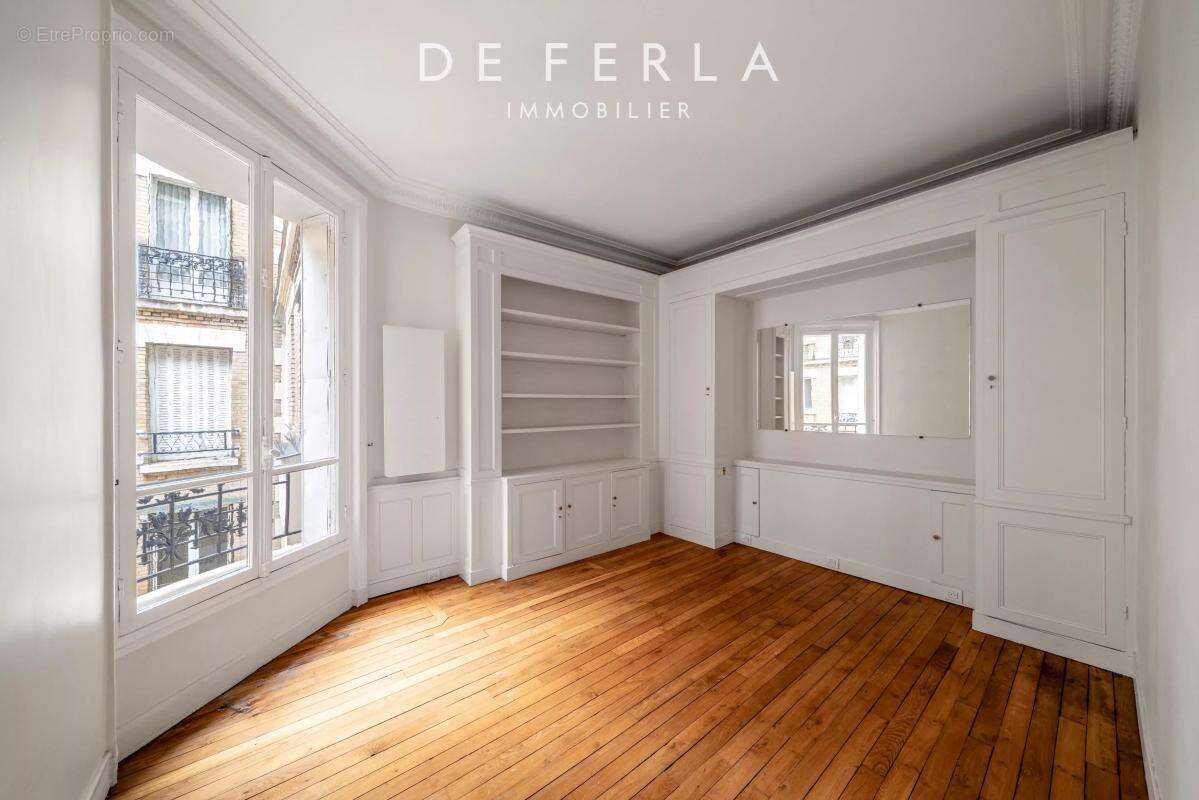 Appartement à PARIS-7E