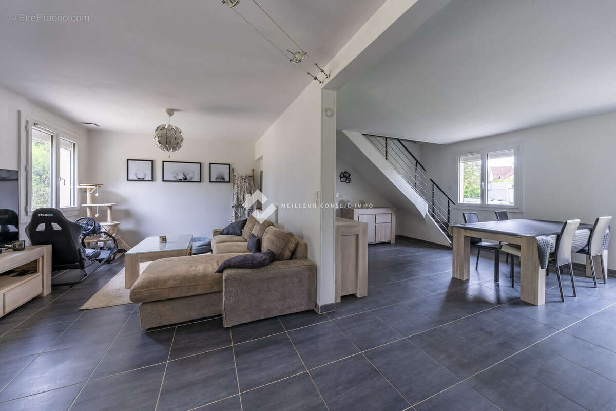 Maison 165 m² à Cely  - photo 3