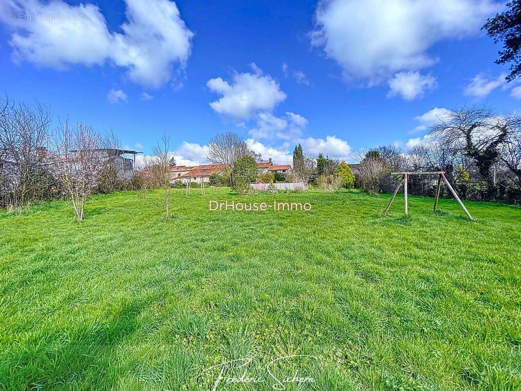 Maison à LA CHAPELLE-THIREUIL