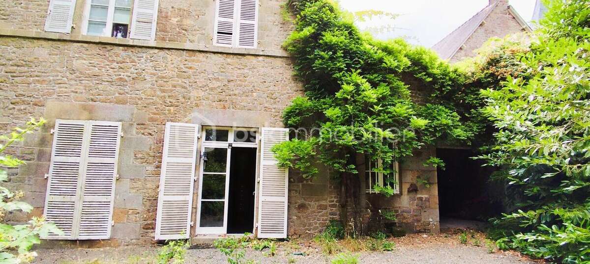 Château à vendre - Aile de château d'exception sur la commune de Parigné – 457 m² – 2 hectares de terrain - photo 5