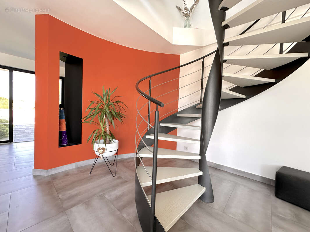 Maison à MONNIERES