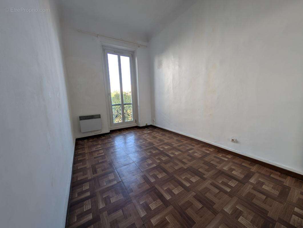 Appartement à MARSEILLE-5E