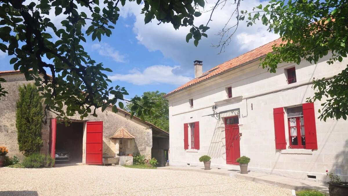 Maison à AUBETERRE-SUR-DRONNE