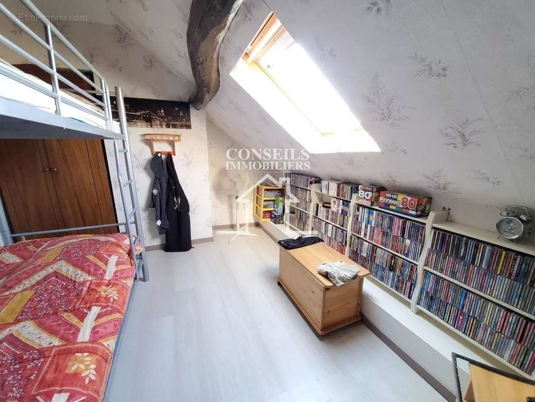 Maison à VILLENEUVE-SUR-YONNE