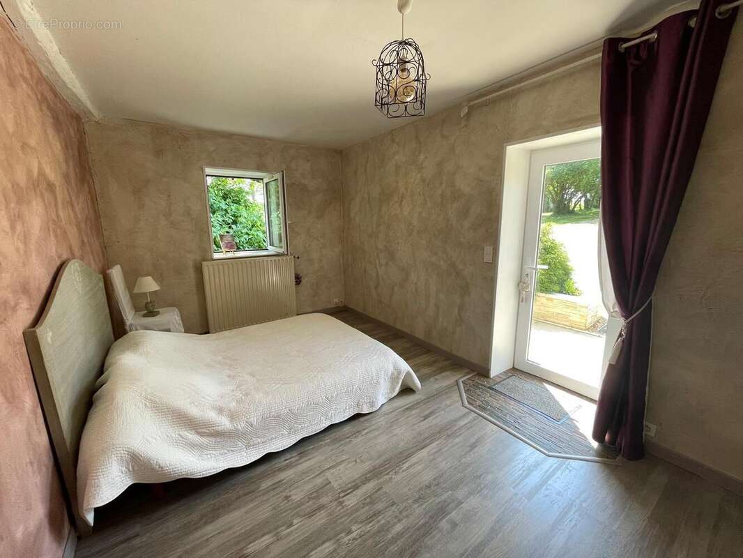 Maison à SAINT-DENIS-DE-PALIN