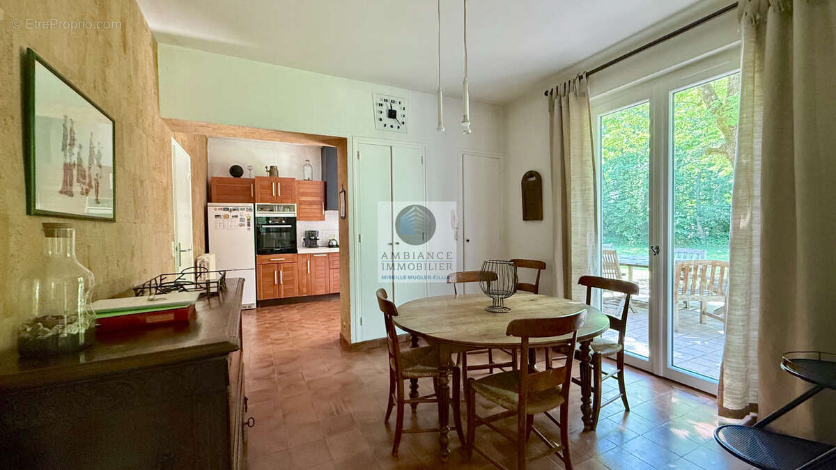 Maison à MONTELIER
