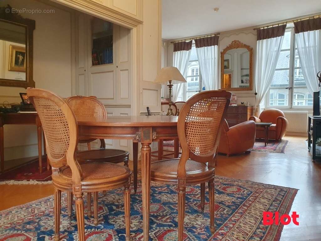Appartement à FOUGERES