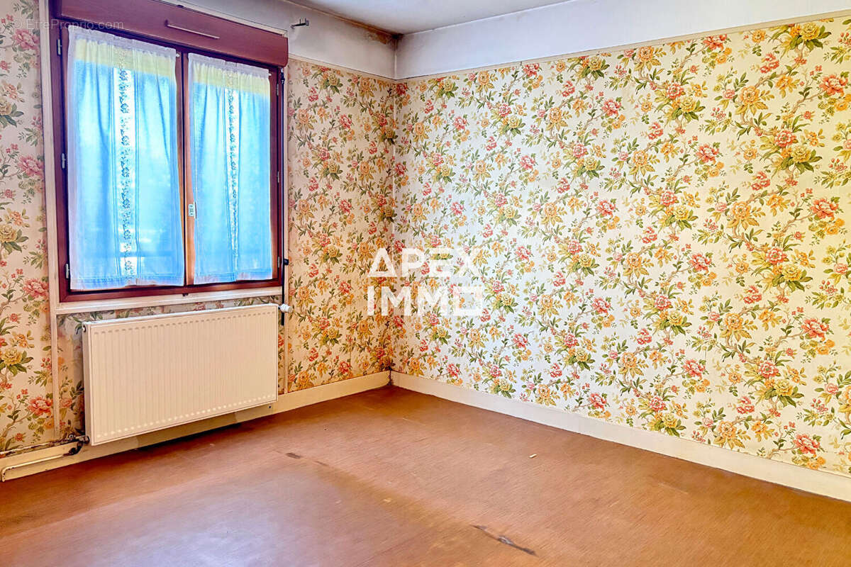 Maison à SAINT-DENIS-DE-L&#039;HOTEL