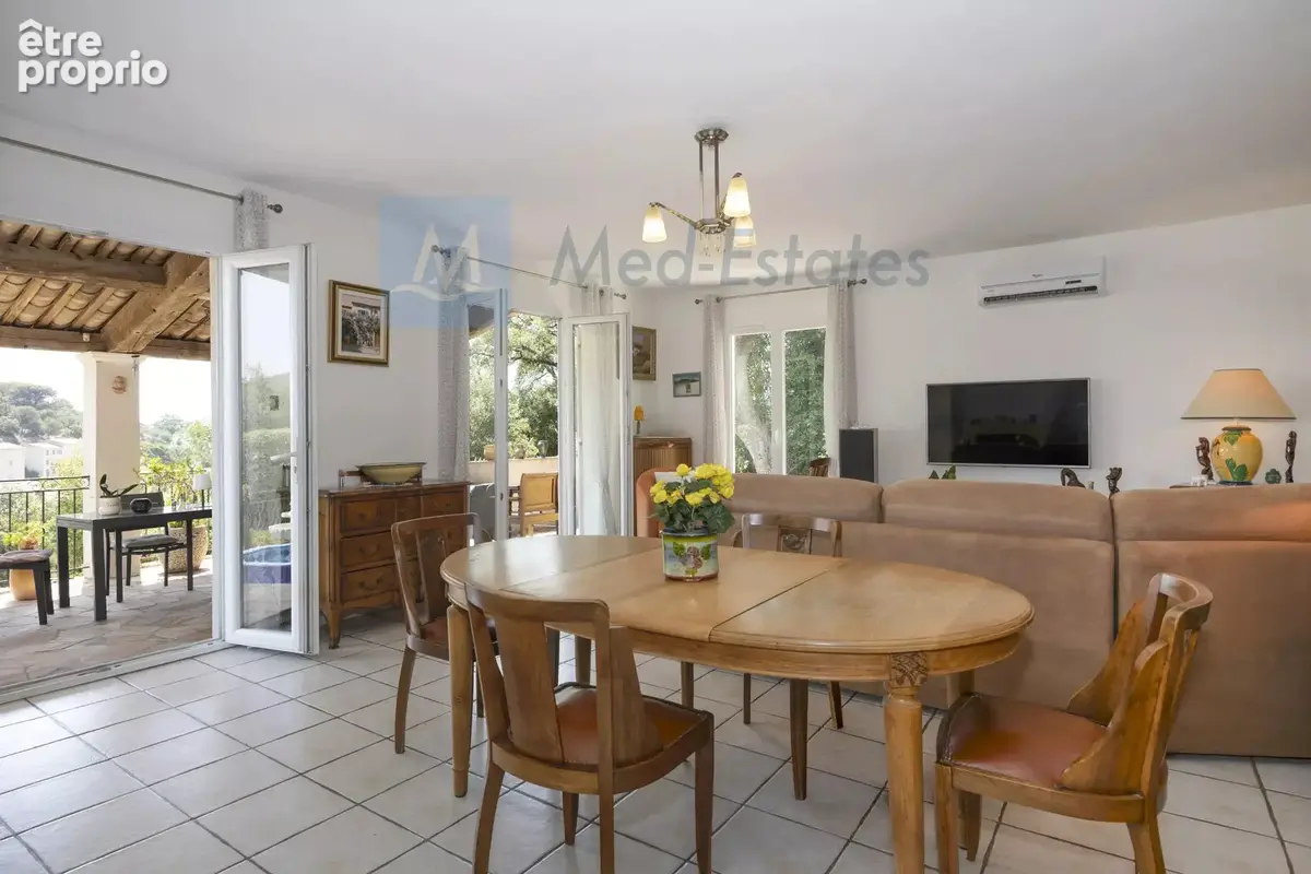 Maison - 2 chambres piscinable et extension possible avec vue panoramique sur le château et village de Grimaud - photo 10