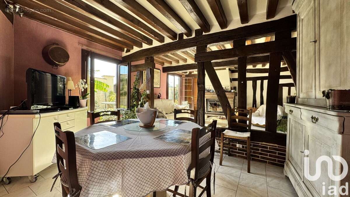 Maison 111 m² à Sylvains-Les-Moulins  - photo 4