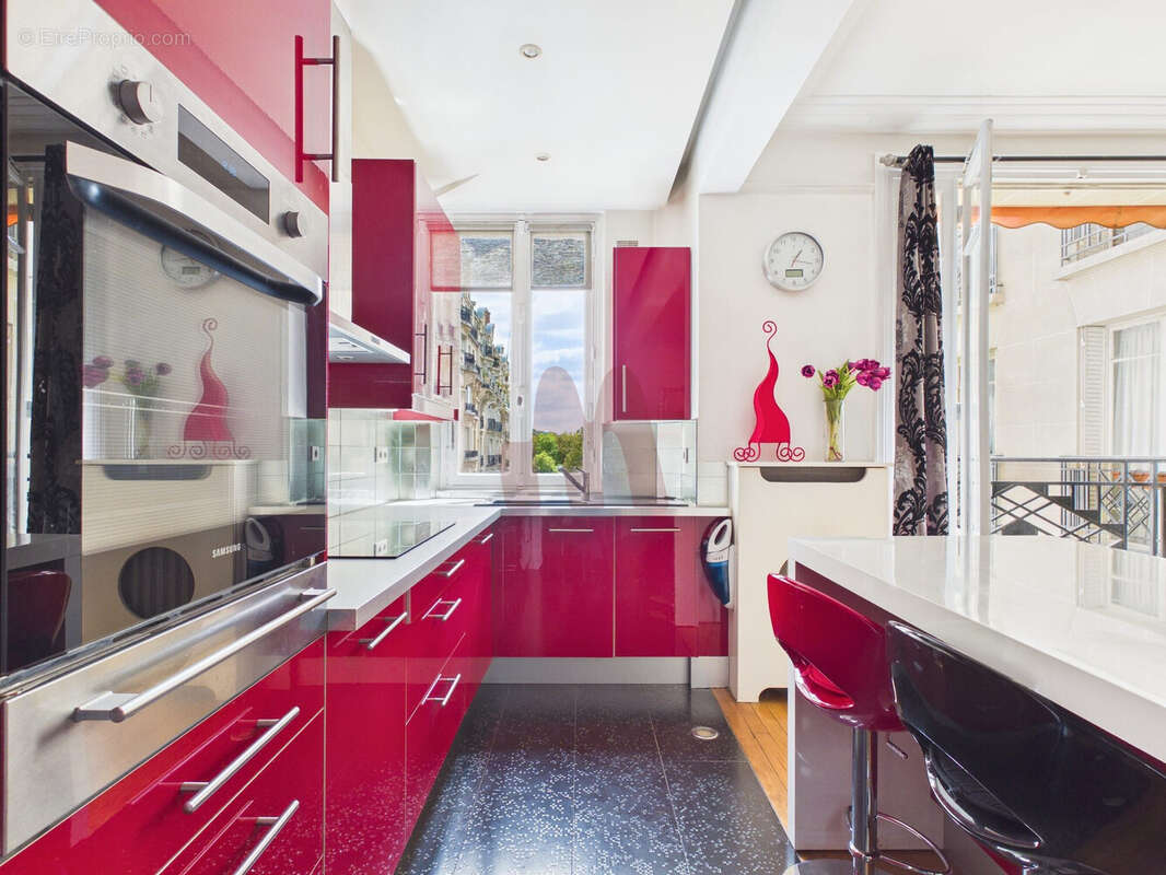 Appartement à PARIS-16E