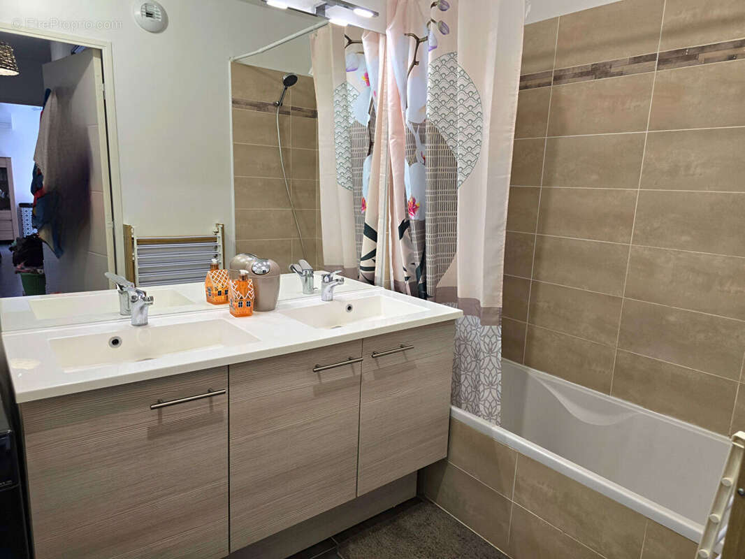 Appartement à AURIOL