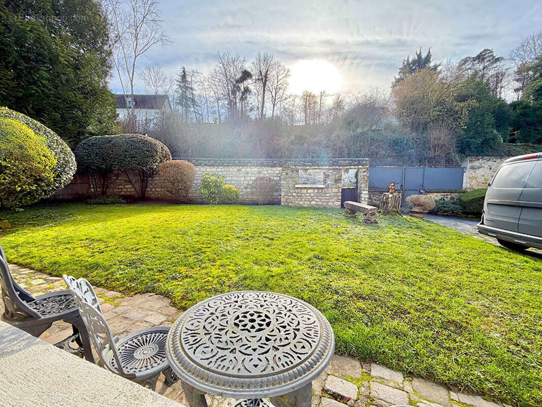 Maison à VALLANGOUJARD