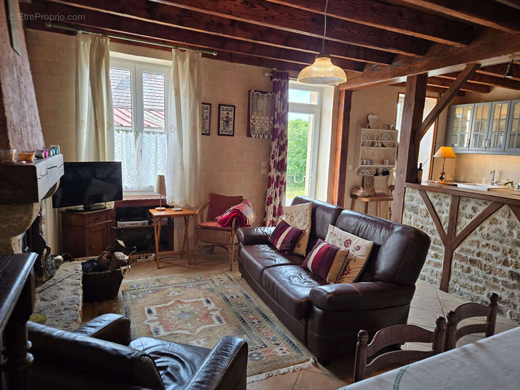 Maison à SAINT-HILAIRE-LA-TREILLE