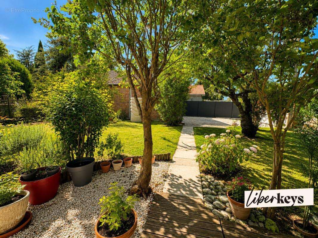 Maison familiale T5 de plain-pied rénovée avec garage et jardin - photo 10