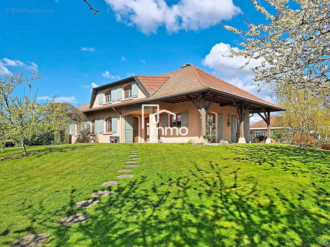 Maison à POLLIAT