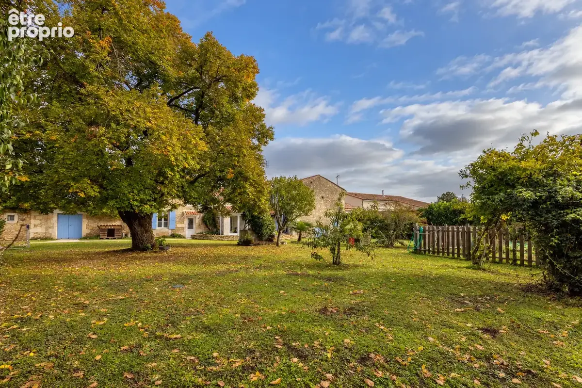 Maison charentaise rénovée 123 m2, avec jardin et dépendances - photo 18