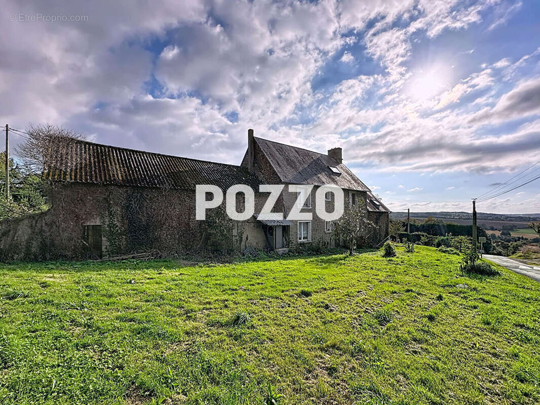 Maison à SAINT-LAURENT-DE-TERREGATTE