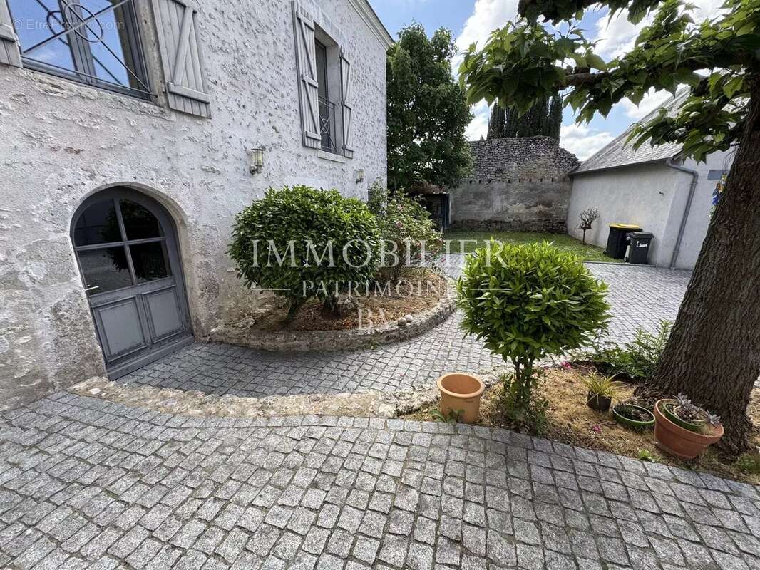 Maison à LA CHAUSSEE-SAINT-VICTOR