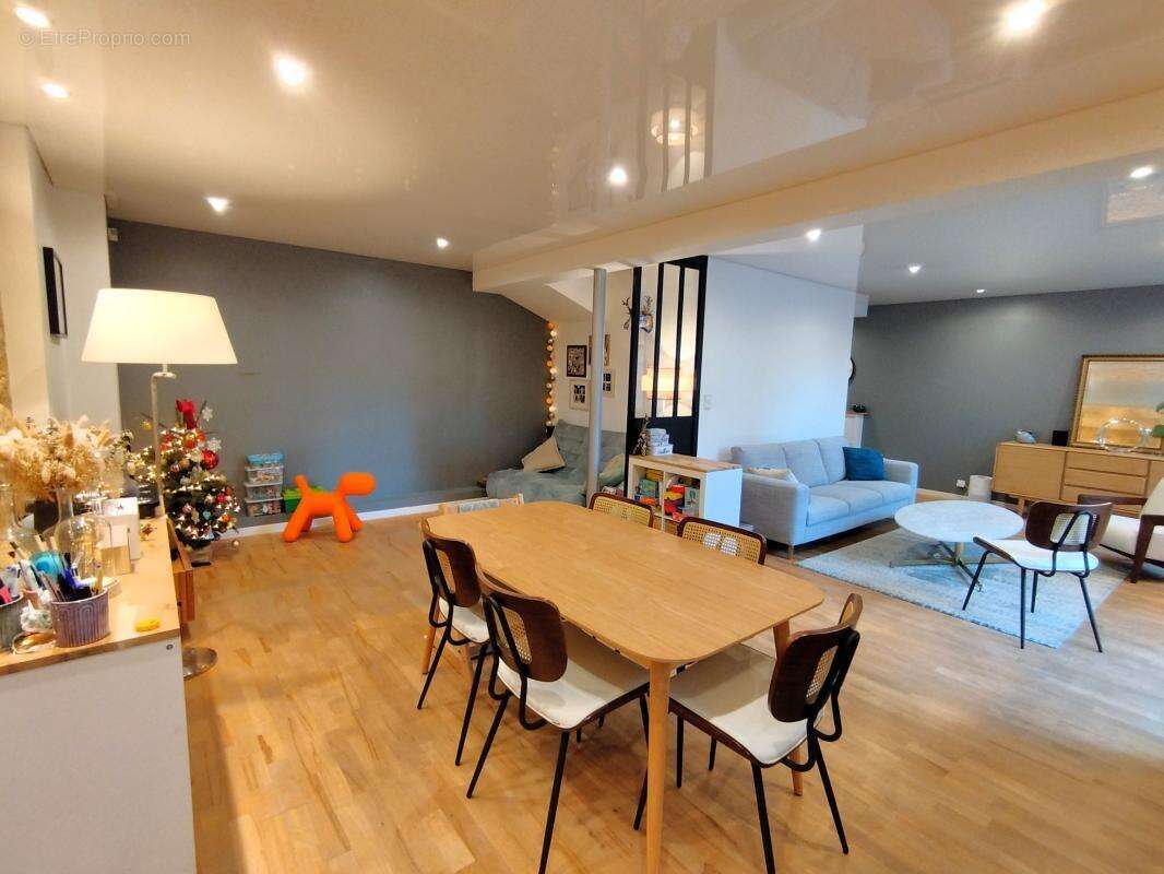 Appartement à NEUVILLE-SUR-SAONE