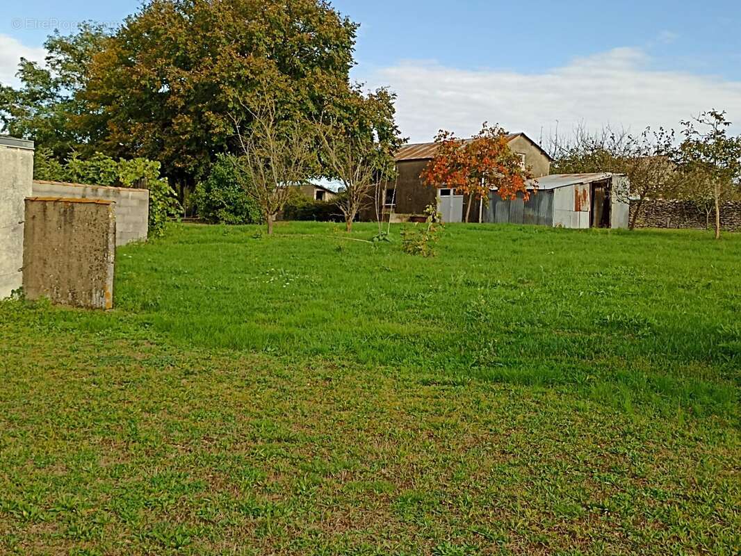 Terrain à CHEF-BOUTONNE