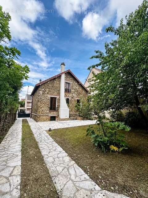 Maison à SAVIGNY-SUR-ORGE