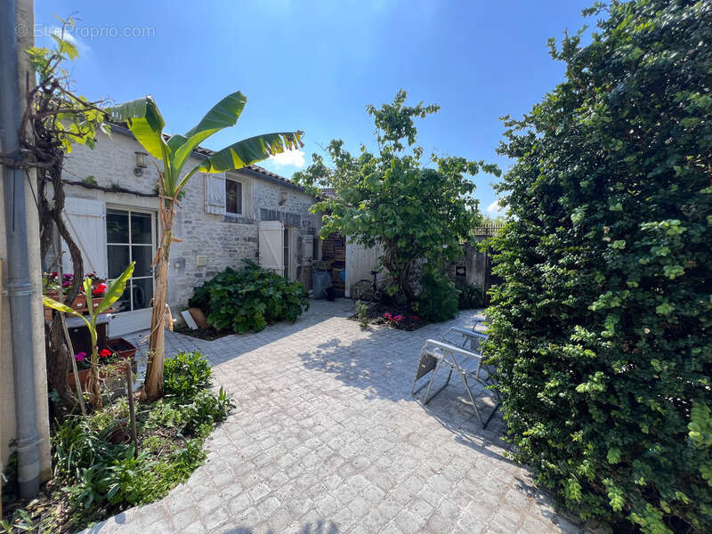 Maison à GENSAC-LA-PALLUE