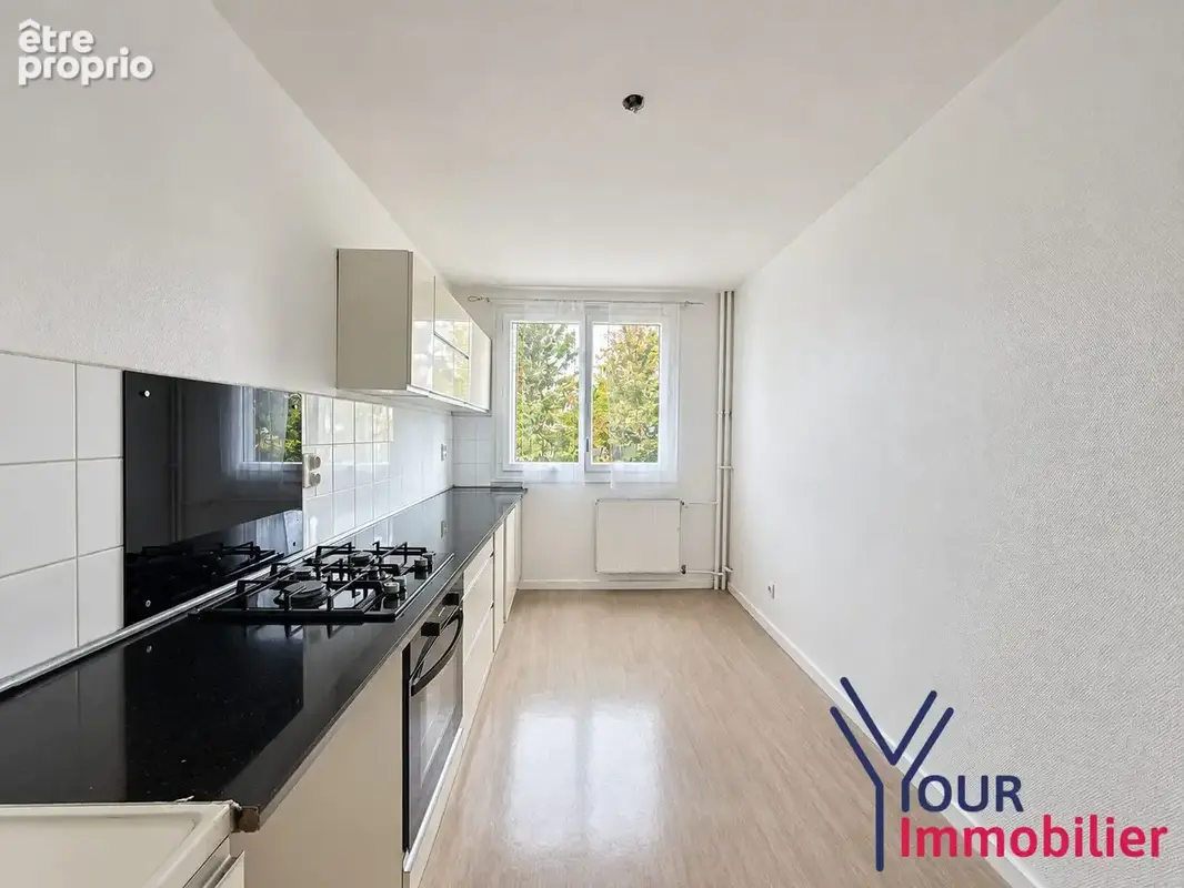 Appartement 4 pièces 87 m² à vendre à Decines-Charpieu (69150) - photo 2