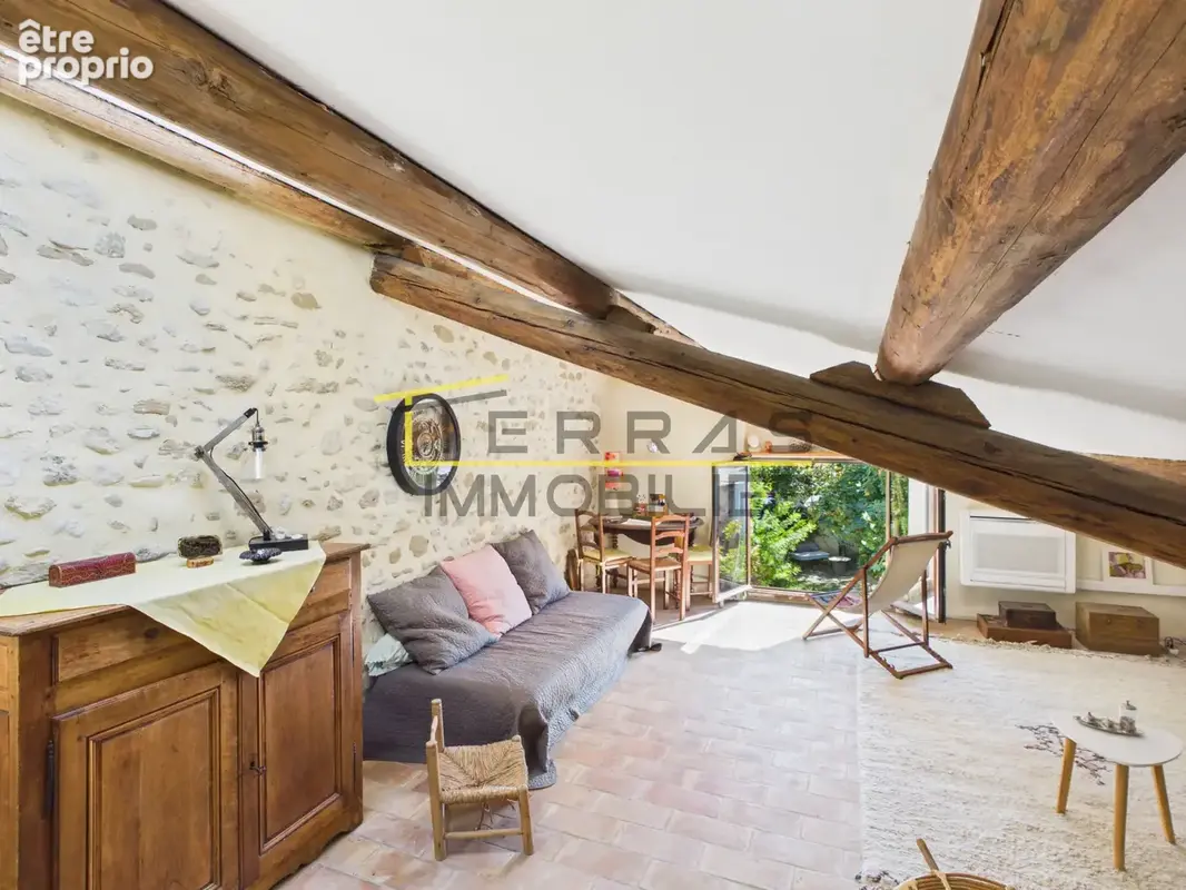 Atypique maison de ville avec jardin, garage et deux accès indépendants au coeur de l'Enclave des papes. - photo 2