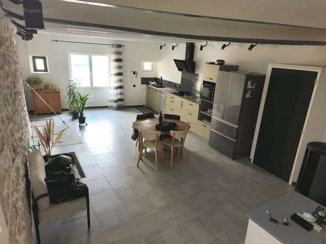 Maison à SAINT-JEAN-DE-MARUEJOLS-ET-AVEJAN