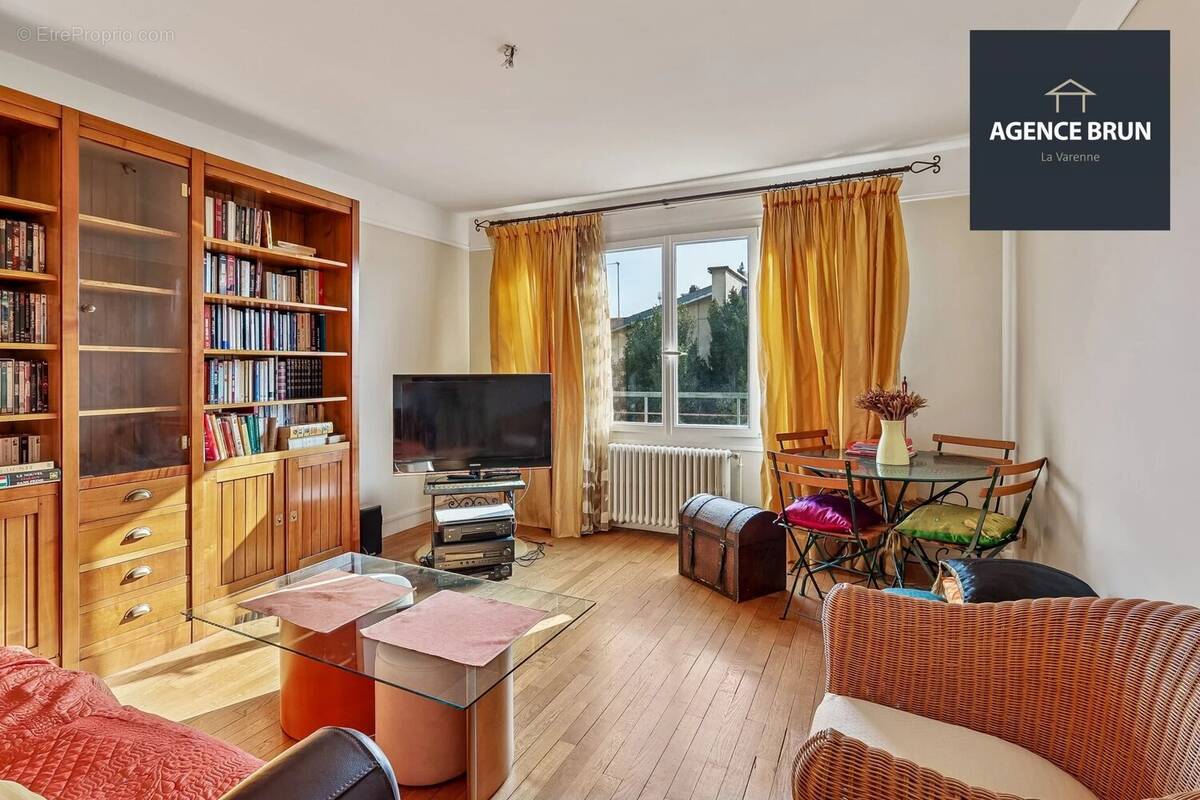 Appartement à SAINT-MAUR-DES-FOSSES