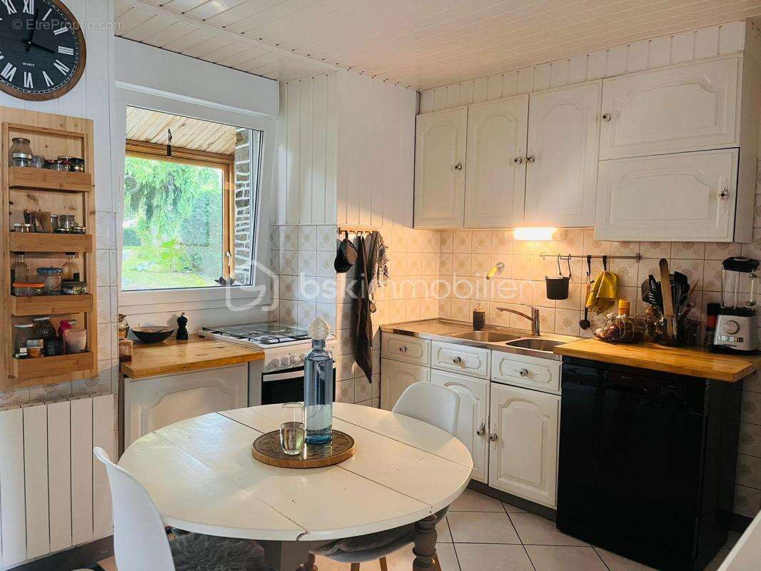 VAL COUESNON Magnifique maison en pierre de 141m² + espace gite de 47m² située sur la commune de Saint-Ouen-La-Rouerie - photo 5