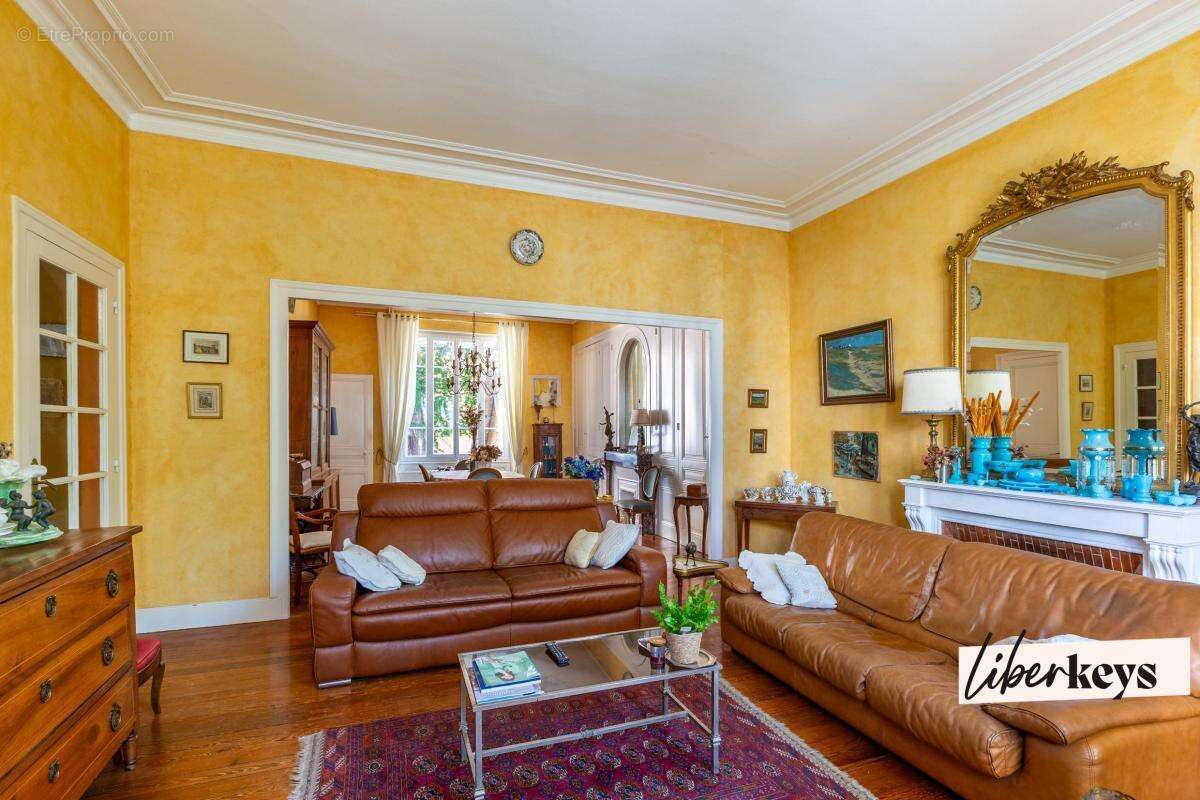 Maison bourgeoise du XIXème siècle - 223 m²- Centre de Vienne - photo 4