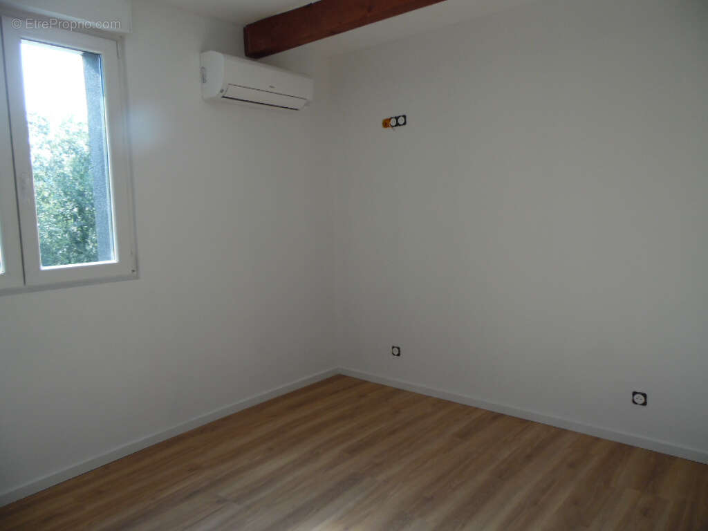 Maison à VIEUX-MOULIN